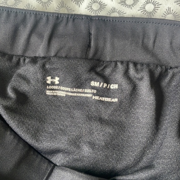 💙Women’s size small Under Armour shorts💙 - Picture 3 of 4